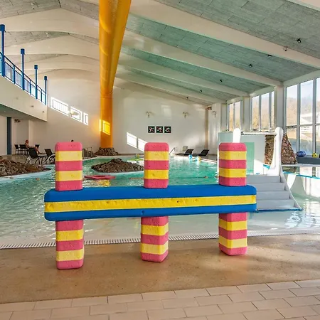 6 Person On A In Ringk Bing