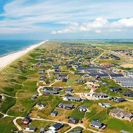 6 Person On A In Ringk Bing *