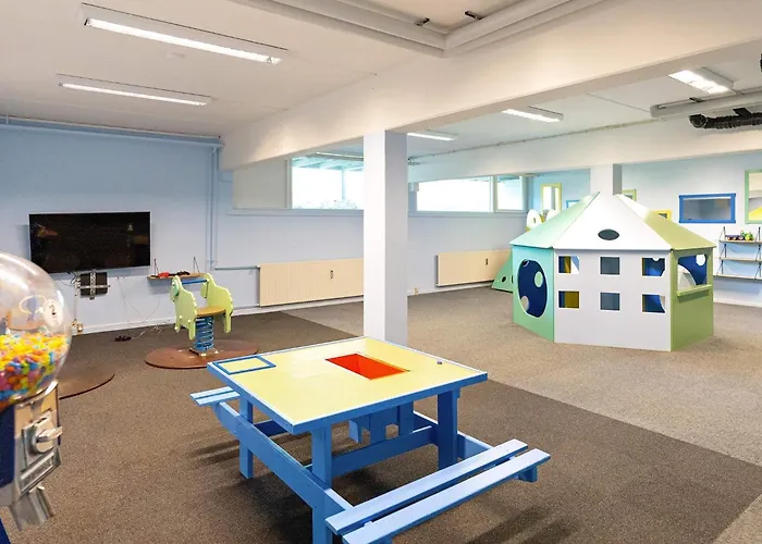 6 Person On A In Ringk Bing *