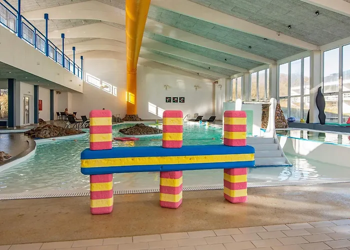 6 Person On A In Ringk Bing